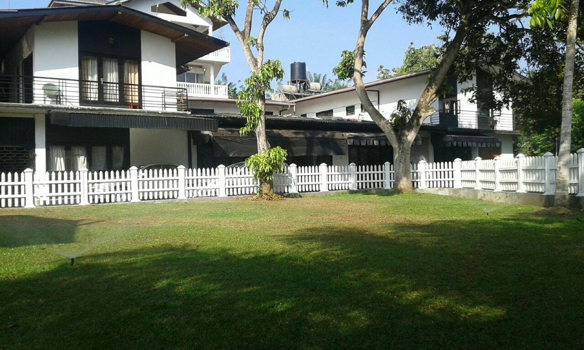 Oyo 479 Water Front Hotel Kandy Exterior foto