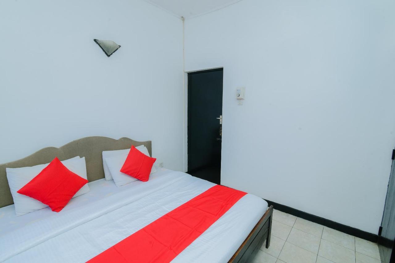 Oyo 479 Water Front Hotel Kandy Exterior foto