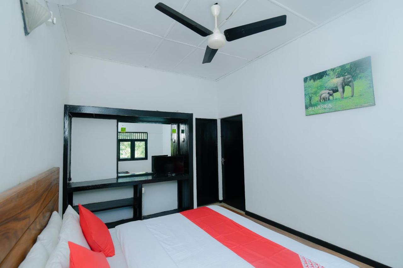 Oyo 479 Water Front Hotel Kandy Exterior foto