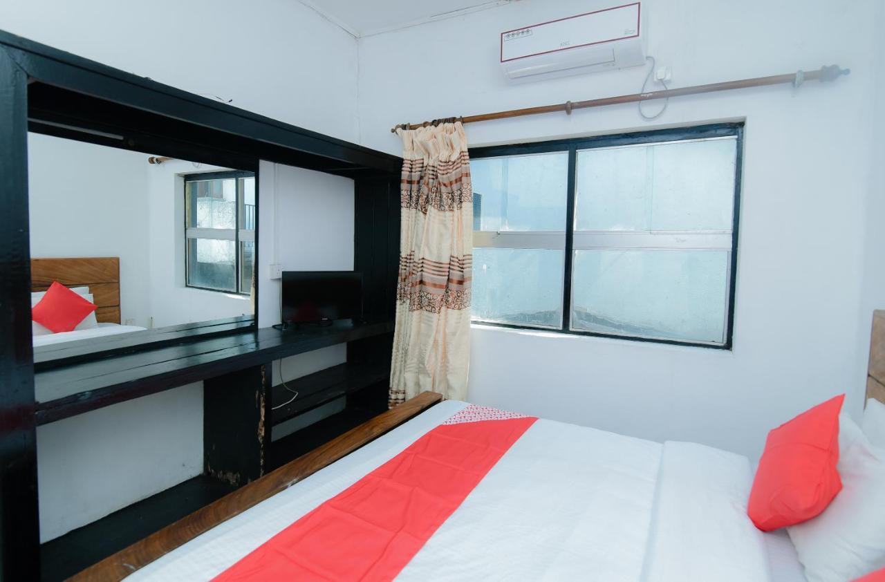 Oyo 479 Water Front Hotel Kandy Exterior foto