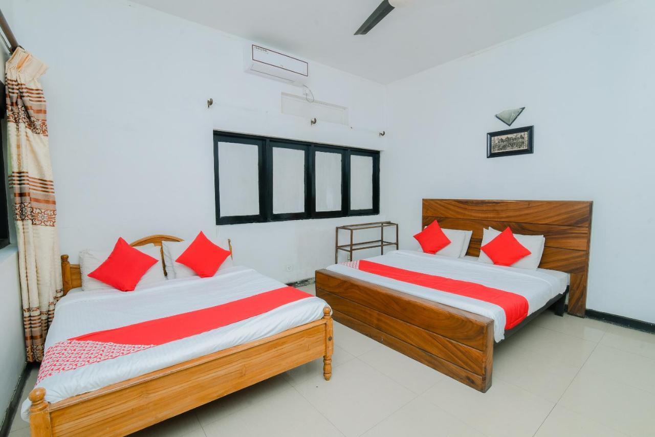 Oyo 479 Water Front Hotel Kandy Exterior foto